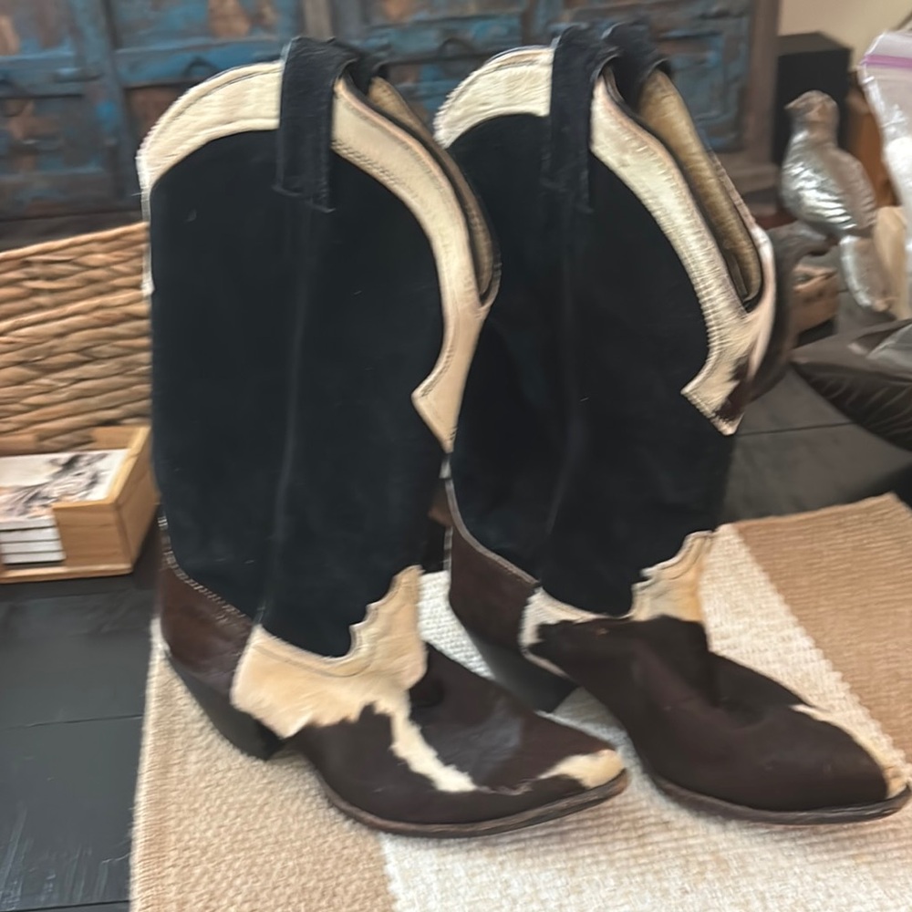 Justin Boots Black and Brown Cowhide Western Boots SIZE 8M w/Boot Bag PRISTINE!